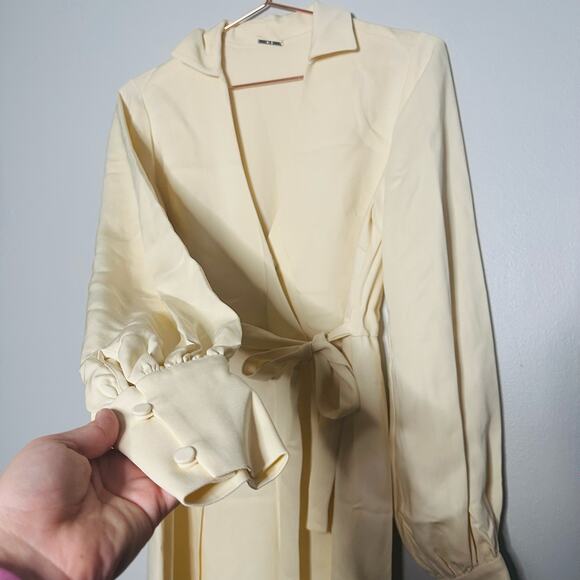 Alexis Ivory Shey Satin Side Slits Crepe Style V-Neckline Dress size XS - Picture 6 of 11